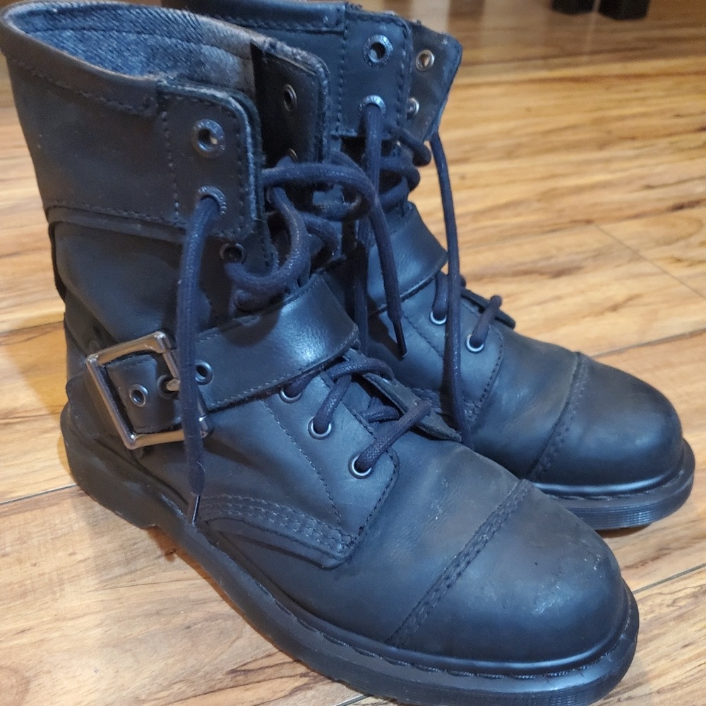 Dr. Martens Triumph size 8 mens